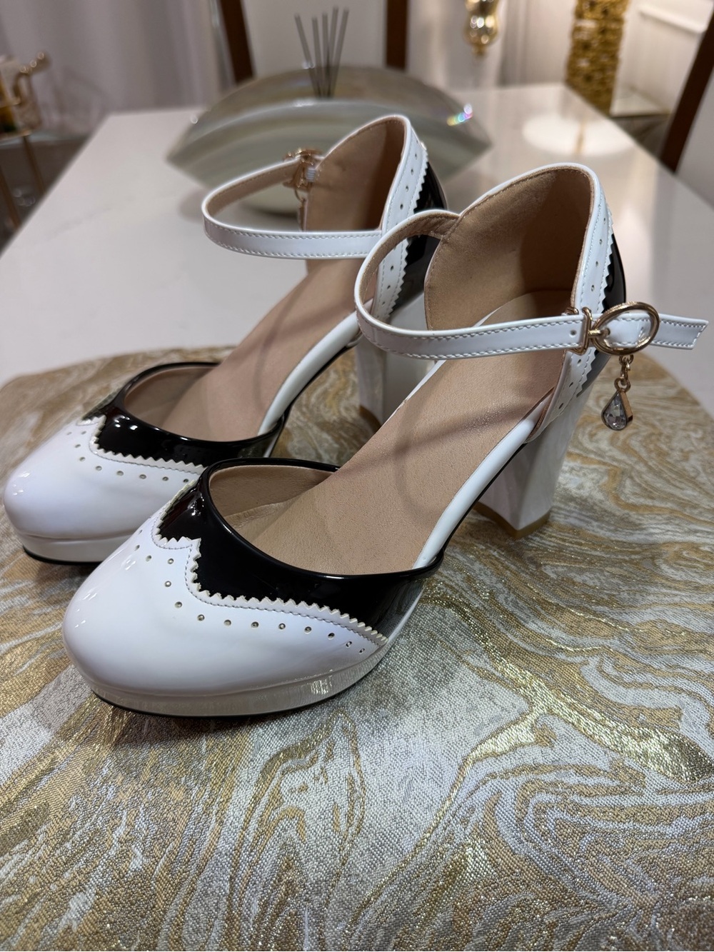 Vintage Black White Patent Mary Jane Platform Heels Sz 5/6